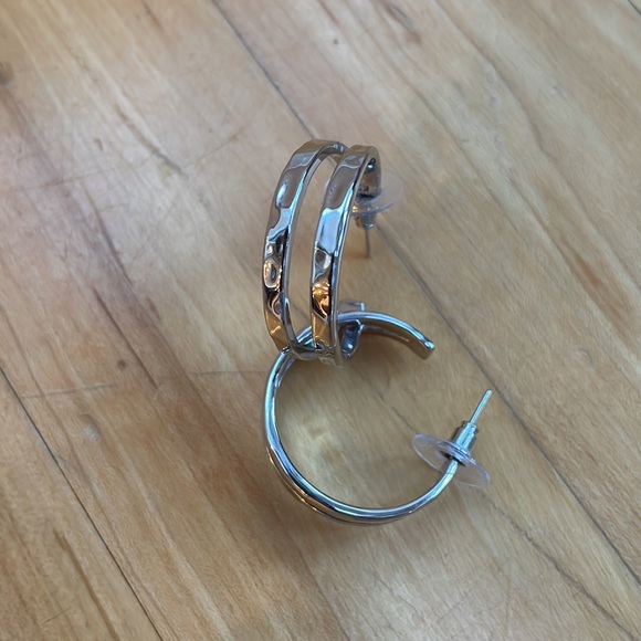 Sterling silver hammered hoop, earrings - Picture 1 of 3